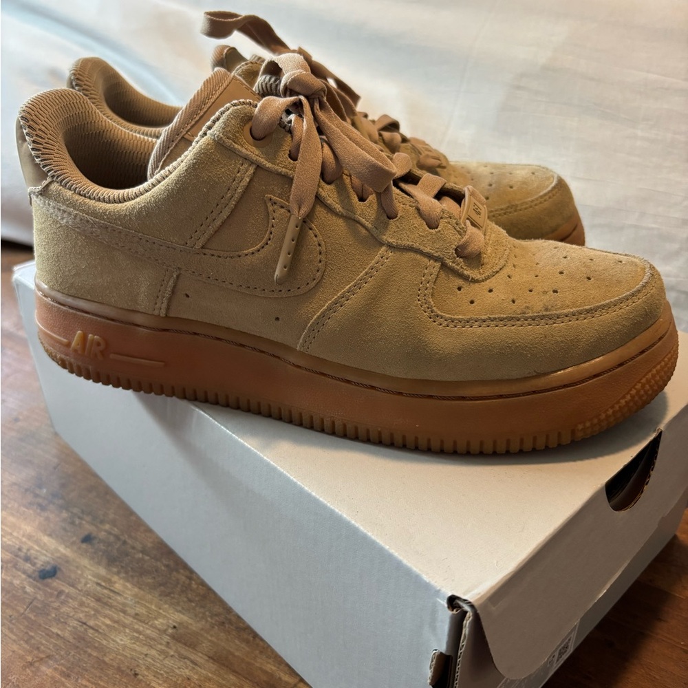 Nike Sand size 6.5